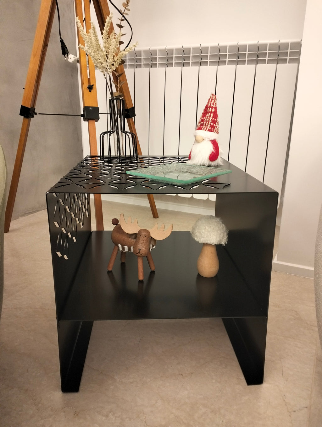 Mosaic nesting table